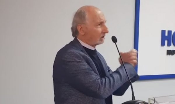 “Njëri tjetrin mos e hani o shqiptarë”, mesazhi i fortë i aktorit Mirush Kabashi