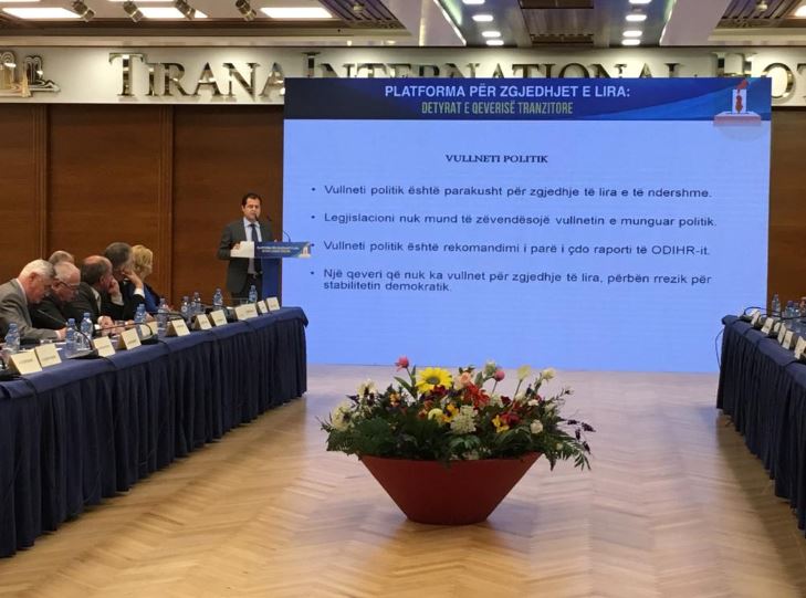 FOTO/Që nga votimi fiktiv i emigrantëve deri tek roli i policisë, ish-deputeti shpjegon problemet e zgjedhjeve