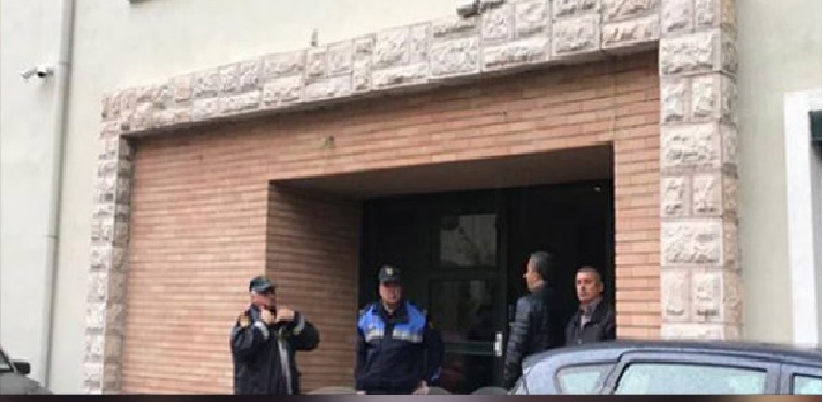 Protesta e opozitës, policia merr në mbrojtje edhe KQZ