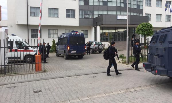 Aksione në veri të Kosovës, arrestime të bujshme