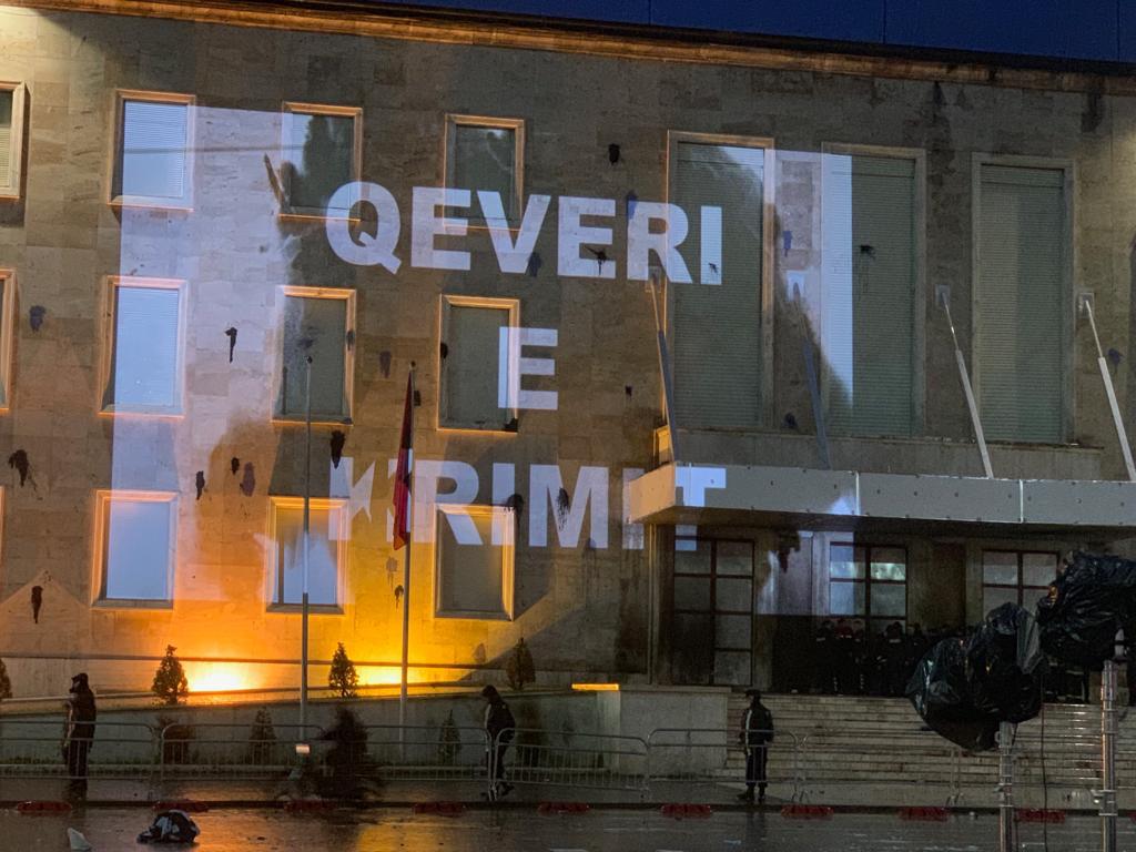 FOTO – GALERI/ Protesta masive e opozitës, qytetarët ‘pushtojnë’ Tiranën