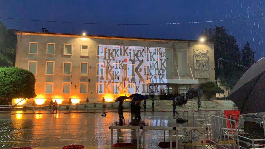 FOTO – GALERI/ Protesta masive e opozitës, qytetarët ‘pushtojnë’ Tiranën