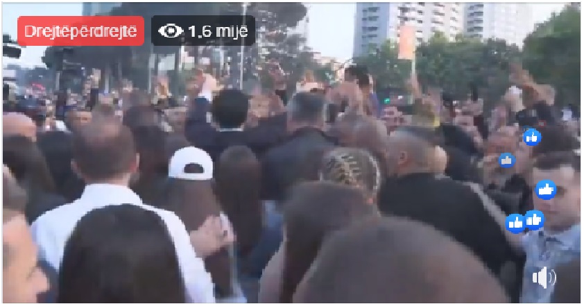 LIVE/ Kreu i opozitës Basha i bashkohet mijëra protestuesve