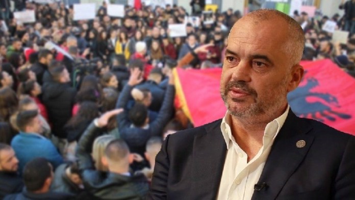 “I tmerruar nga cunami i qytetarëve, Rama ia mbath në bunkierin e Enver Hoxhës”