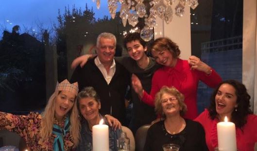 FOTO/Prindërit e Rita Orës blejnë supervilën në Prishtinë: E rëndësishme që fëmijët tanë të vizitojnë Kosovën