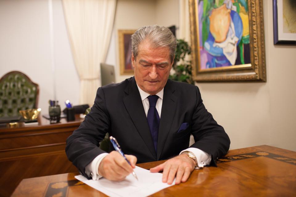 “SOS në Shqipëri, liria e shtypit në gijotinë!”