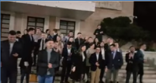VIDEO/ Studentët evropianë ‘ndezin motorrët’ për protestën e nesërme, i zenë derën Ramës tek kryeministria