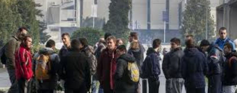 ANKETAT/Rinia “ngel në klasë” Bashkinë dhe partitë politike në Tiranë