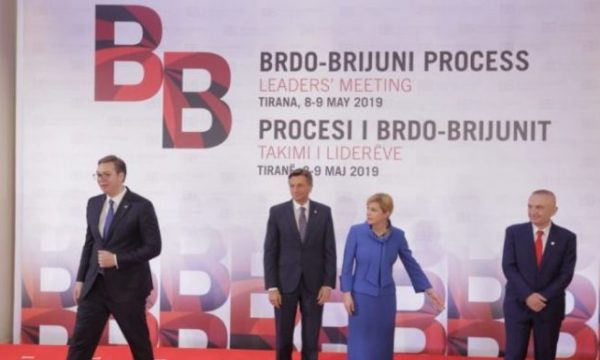 Vuçiç sqaron sjelljen e tij: Pse nuk dola në foto me Metën e Kitaroviç