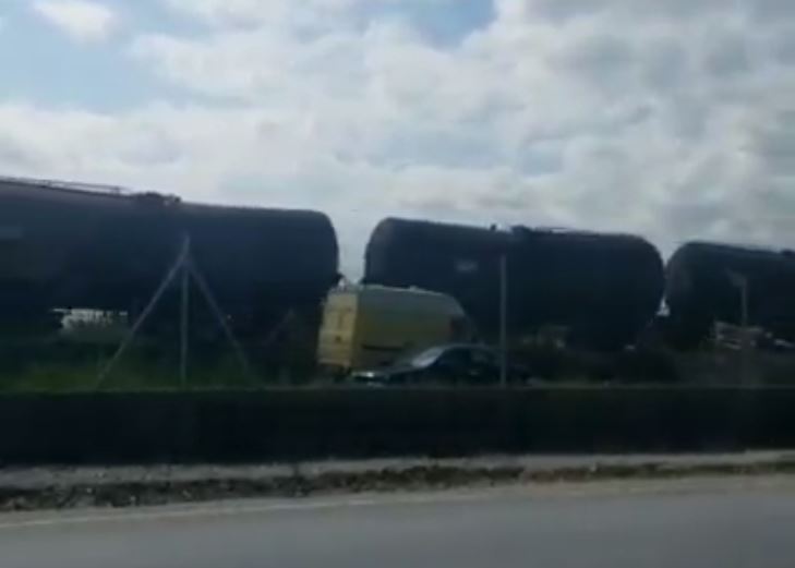 VIDEO/ Vagona me naftë largohen përditë nga Shqipëria, Berisha: Grabitja e mafies së Ramës