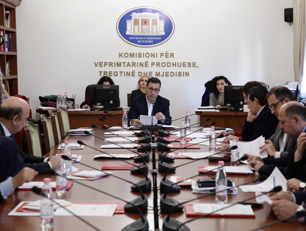 Del ligji i ri, burg kush vret kafshët, ja sa gjobiteni nëse i braktisni