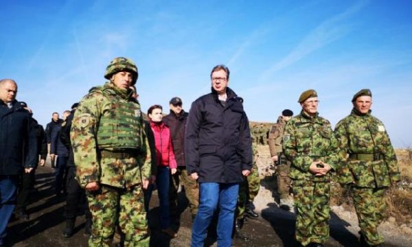 Mediat serbe dramatizojnë situatën e arrestimeve, ushtria dhe policia në gjendje gatishmërie për luftë