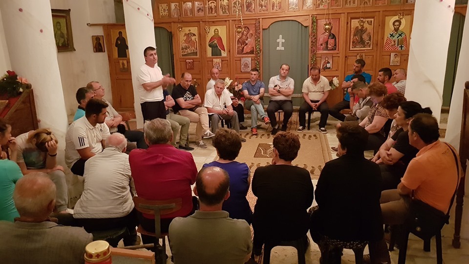 PS ben skandalin e rradhes, takim elektoral ne kishe ne Tepelene