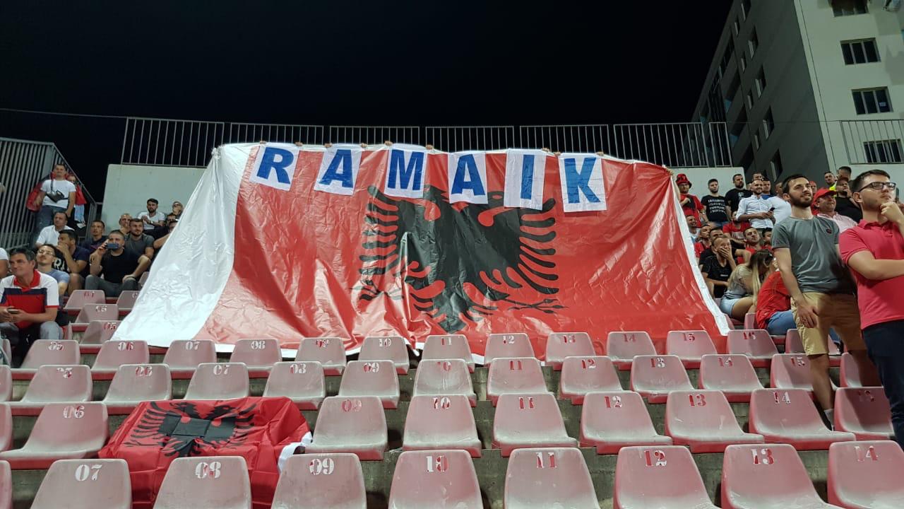 FOTO/ “Rama ik” pushton Elbasan Arena