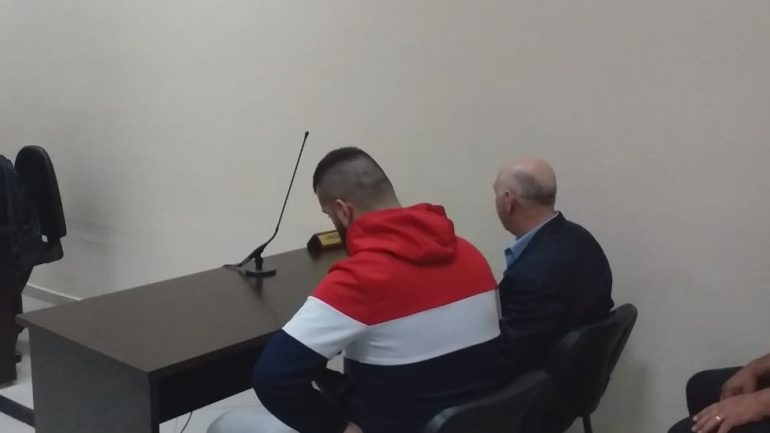 VIDEO/ Tension në sallën e gjyqit: ‘Ik andej, legen’