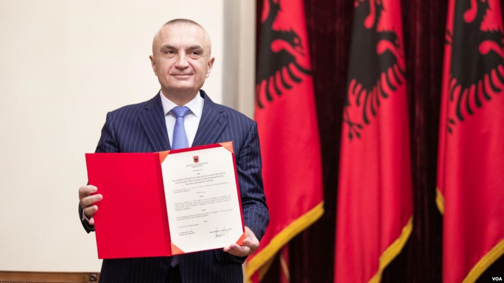 Zëri i Amerikës për shkarkimin e Metës: Hera e parë që Kuvendi ndërmerr një hap kaq ekstrem