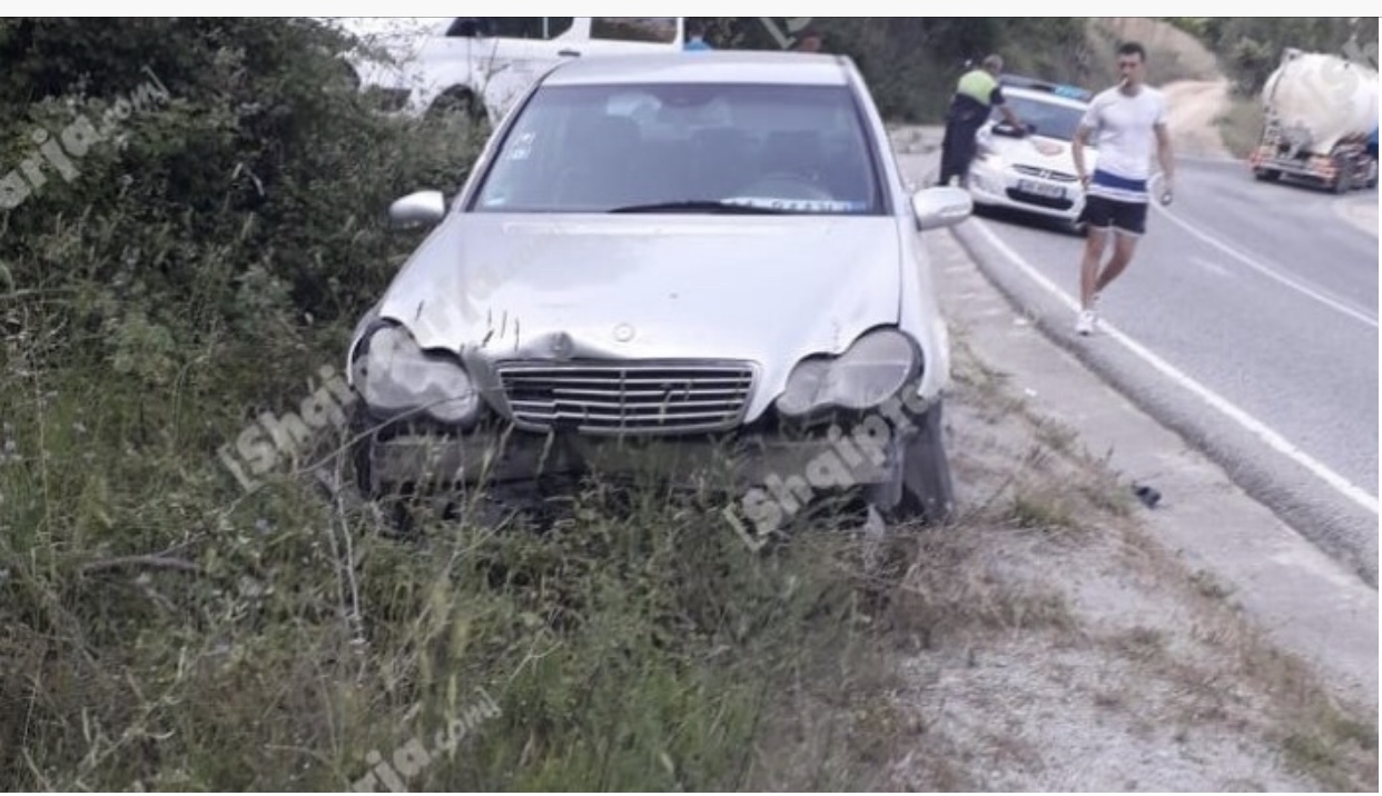 Turisti ukrainas del të bëjë foto, ‘Benzi’ e përplas pranë tunelit të Xibrakës
