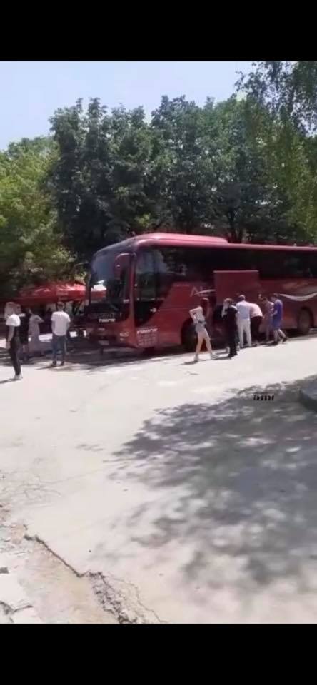 VIDEO/Zbulohen mesazhet private, kryebashkiaku: Sillni 4 vetë për familje, merruni me ata që nuk vijnë