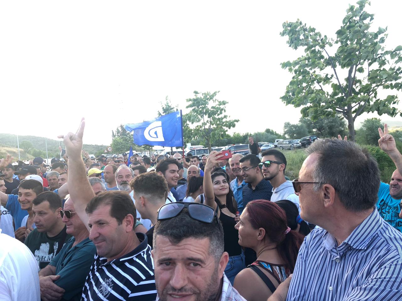 Merren ne polici kryetari dhe sekretari i PD