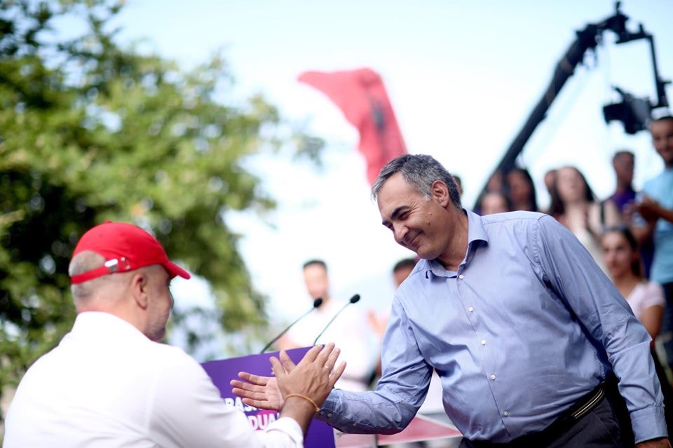 Rama trukon fotot e Finiqit ne postimin e tij ne rrjetet sociale