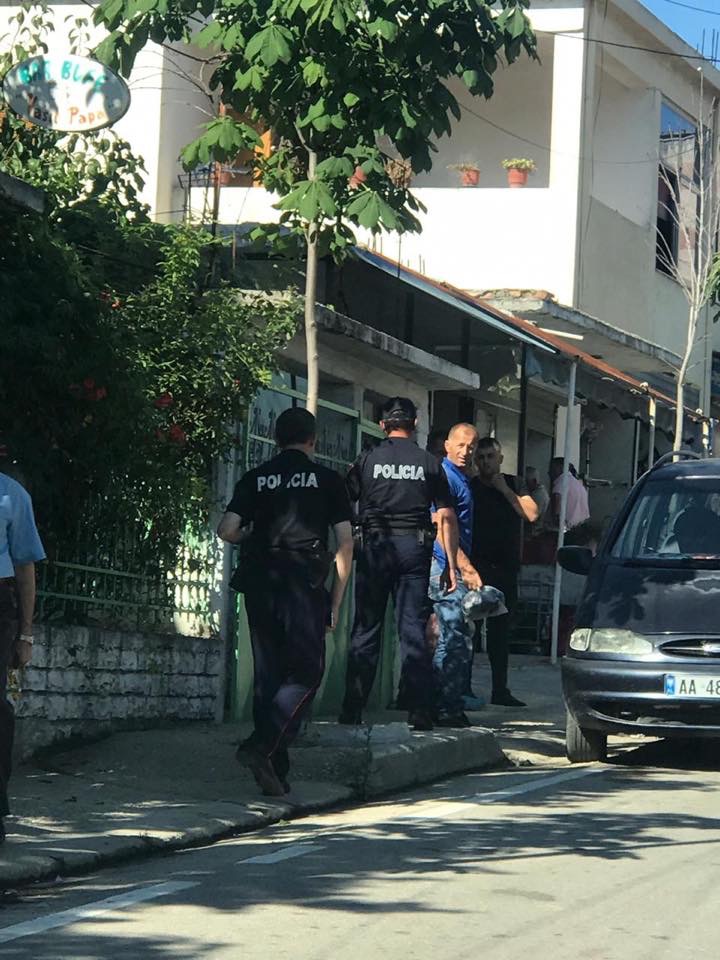 Cfare ndodhi sot ne Fier, nga kutia me nje flete votimi tek komisioneri qe po punonte kopshtin