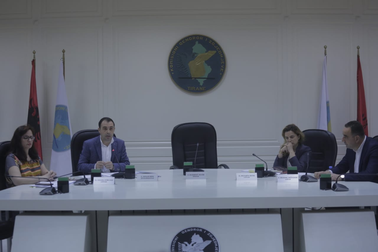 Biba merr kompetencat e Zgurit, KQZ refuzon dekretin e Presidentit: Zgjedhjet më 30 qershor