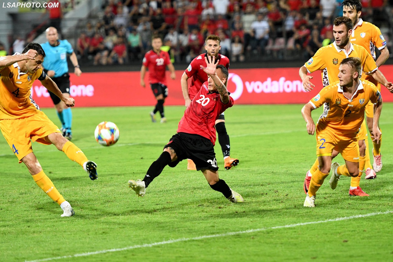 FOTO/Prezenca e tij ogur i mbarë për Kombëtaren, ja kush ishte vizitori special në “Elbasan Arena”