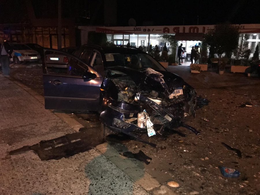 Makina përfundon brenda një lokali, katër të plagosur, dy në gjendje të rëndë