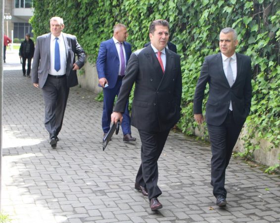 Aleatët e Bashës:Rritet presioni ndaj qytetarëve nga ora në orë