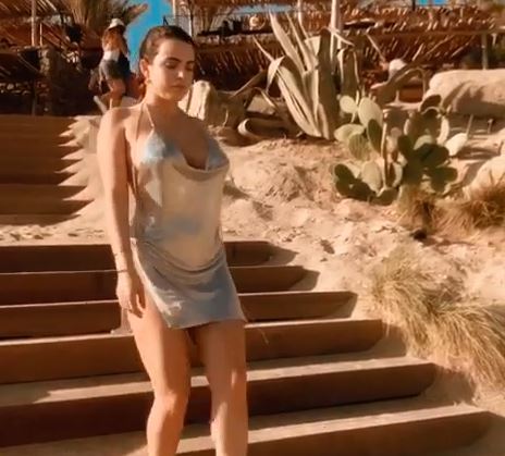 FOTO/”Ka punuar Doktor Berisha”, Ndjekësit thumbojnë Arminën për pushimet, ja si u përgjigjet blogerja