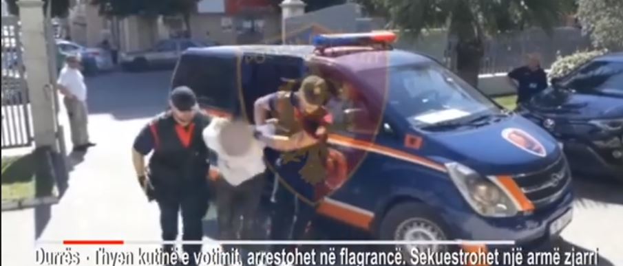 VIDEO/Me armë në qendrën e votimit , çfarë ndodhi në Durrës, arrestohet një person