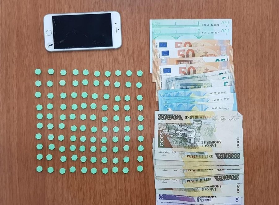 Shpërndante ekstazi për pushuesit në Drimadhë, kapet i riu nga Tirana