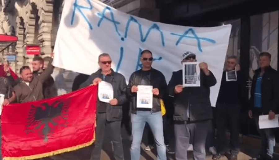 VIDEO/Rama në Angli, shqiptarët të revoltuar dalin në shesh: Rama ik