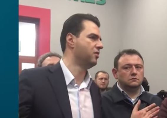 LAJM I FUNDIT/Basha vizitë në spitalin ushtarak