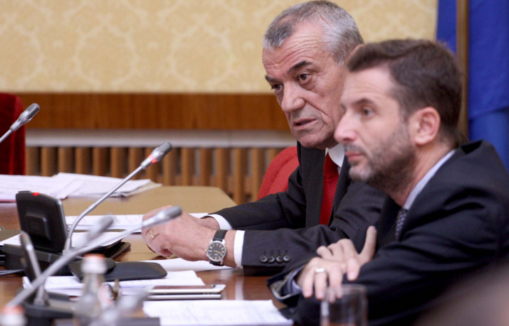 Mbahen sot votimet monopartiake, Braçe dhe Ruçi të parët që hedhin votën