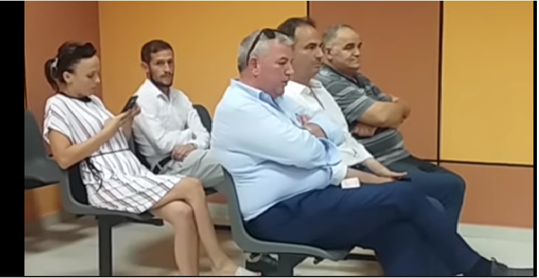 Lirohet ish-deputeti demokrat, burg për dy kryetarët e degëve të PD-së