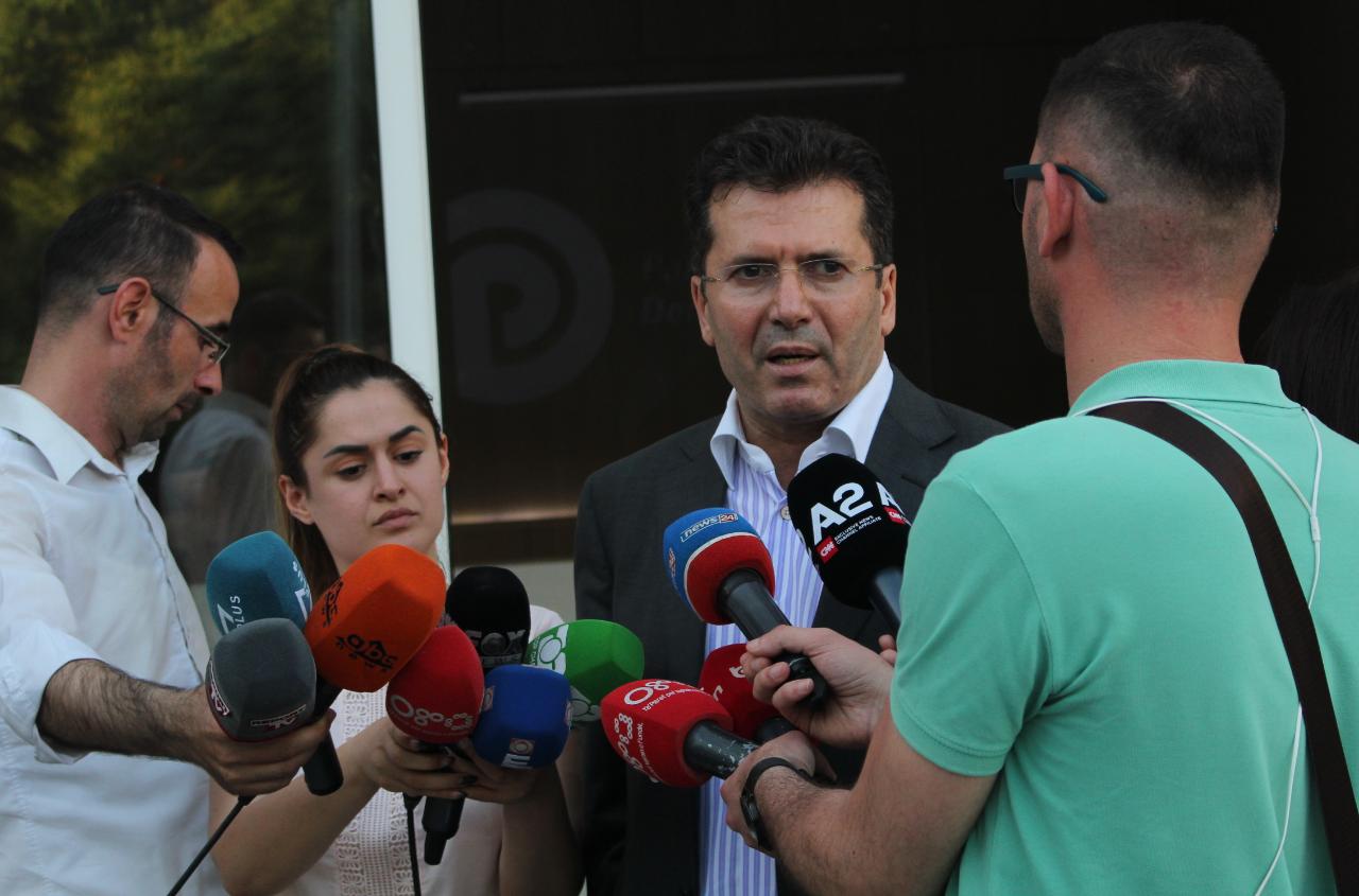 Mediu pas mbledhjes me Bashën: Qëndresa qytetare do vazhdojë