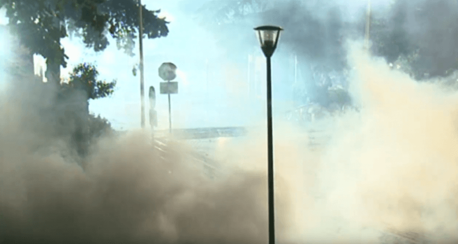 Gazmend Bardhi dhe Petrit Vasili tërheqin qytetarët para parlamentit