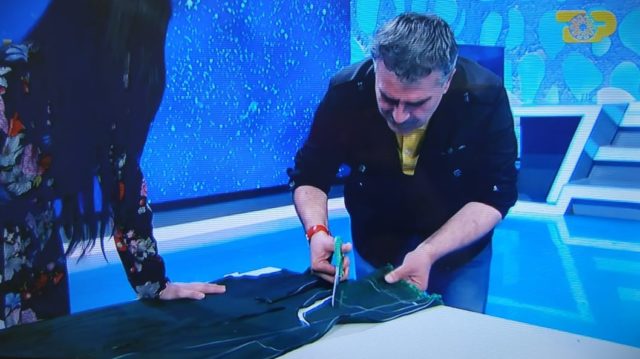 Kujtim Gjuzi qep pantallona në emision