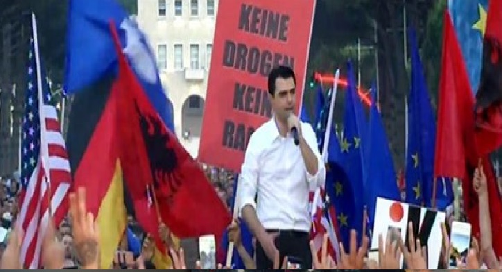 Basha thirrje kundër dhunës: Mos ndërmerrni asnjë veprim që dëmton vëllezërit tanë me uniformë