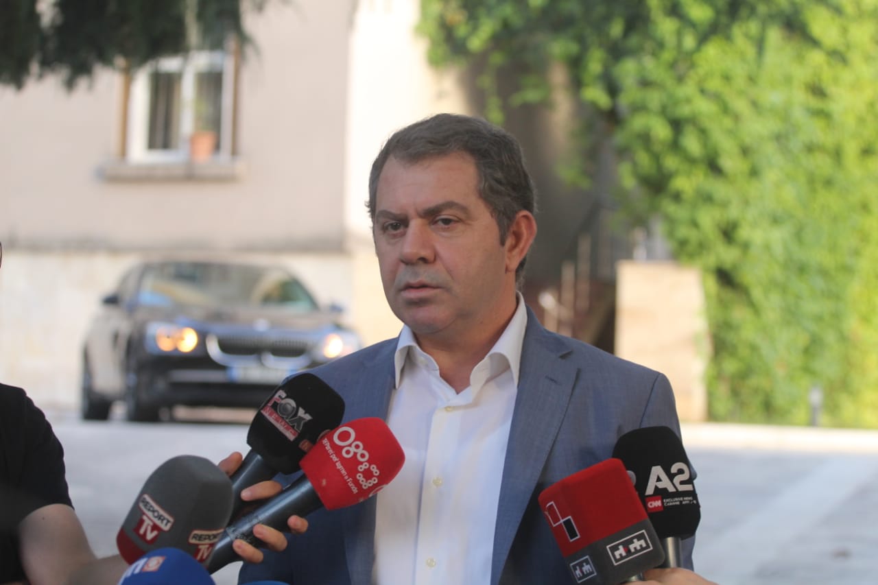 Idrizi pas takimit me Metën: Duhet pakt kombëtar