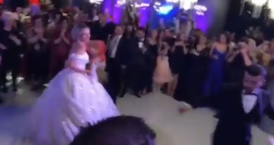 VIDEO/Dalin pamjet nga dasma luksoze e Gaz Pajës, momente nga kërcimet e çiftit