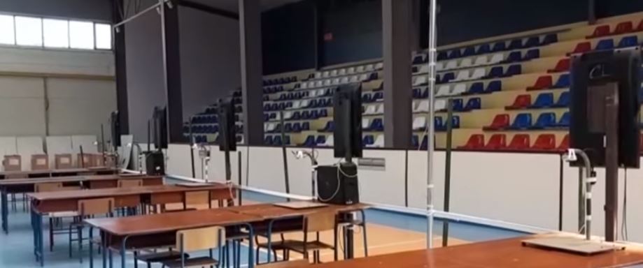 Në Pogradec nuk po votohet ende, komisionerët nuk paraqiten