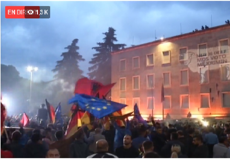 Basha: Bashkimi popullor para kryeministrisë thërret ta dëgjojë e gjithë bota “Rama ik!”