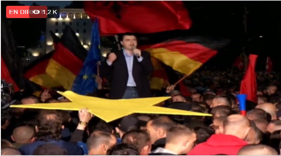 Thirrja Bashës për protestuesit: Mos prekni asnjë efektiv policie, ata e mendojnë si ne thirrjen ‘Rama ik’