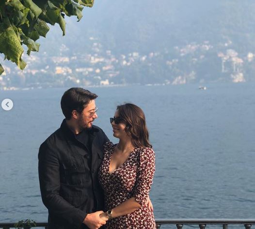 FOTO/”Më le pa fjalë”, Armina feston ditëlindjen në Paris, Shkëlzeni bëhet romantik