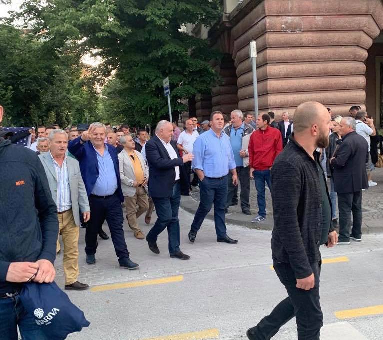 “Thirrja nga origjina”, Ish-deputeti tregon rastin: Po i marrin në polici protestuesit thjesht për presion