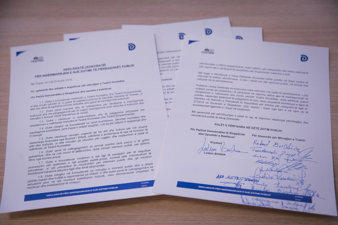 VIDEO/Firmoset kontrata mes artistëve dhe opozitës, çfarë përmban marrëveshja