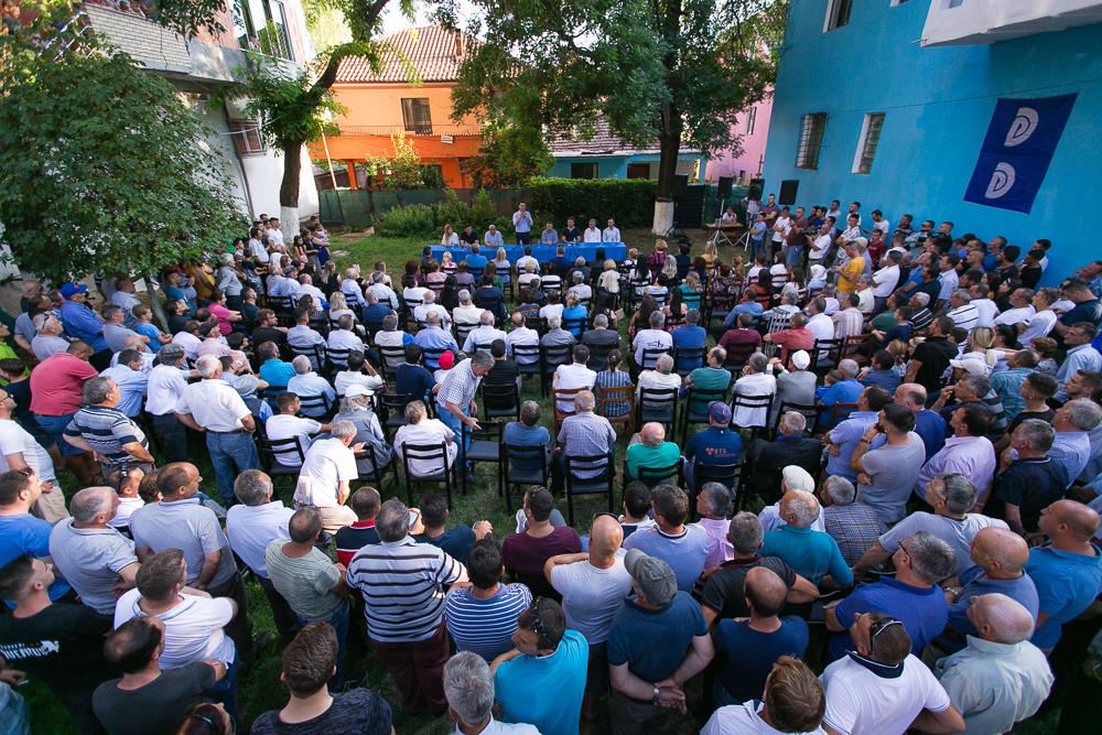 FOTO/”Kjo qeveri bandë i është vërsulur buxhetit të shtetit”, Basha flet për projektin e Edi Ramës