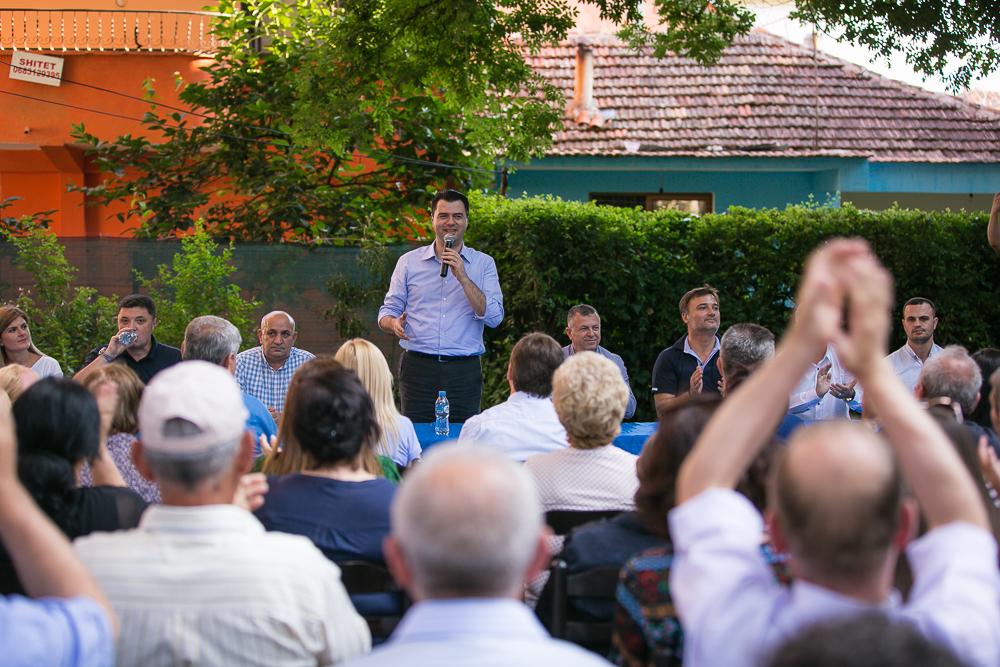 FOTO/”Kjo qeveri bandë i është vërsulur buxhetit të shtetit”, Basha flet për projektin e Edi Ramës